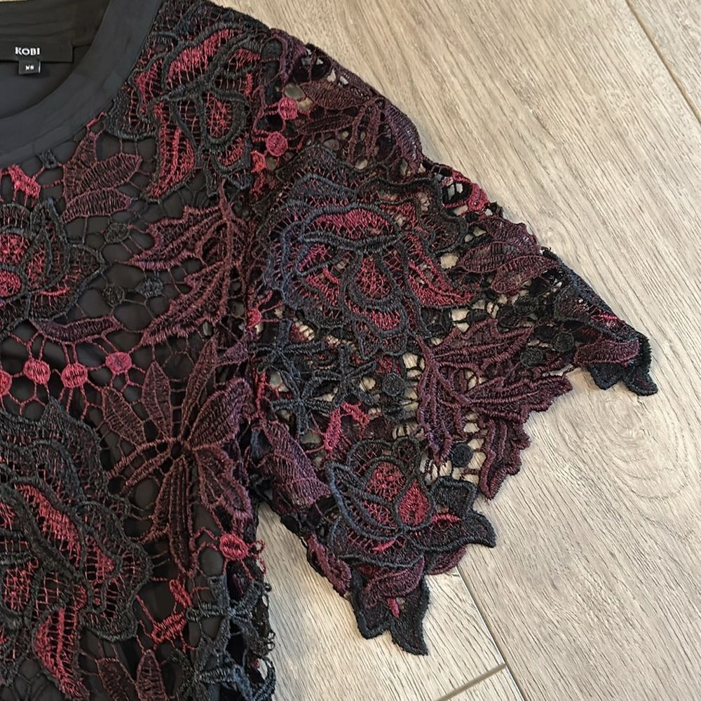 LIKE NEW KOBI RED AND BLACK LACE DRESS FULLY LINED SIZE XS - Picture 3 of 7